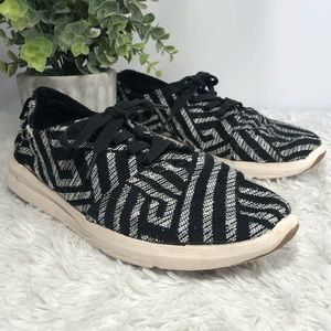 Toms Black White Tribal Ikat print Sneaker shoes